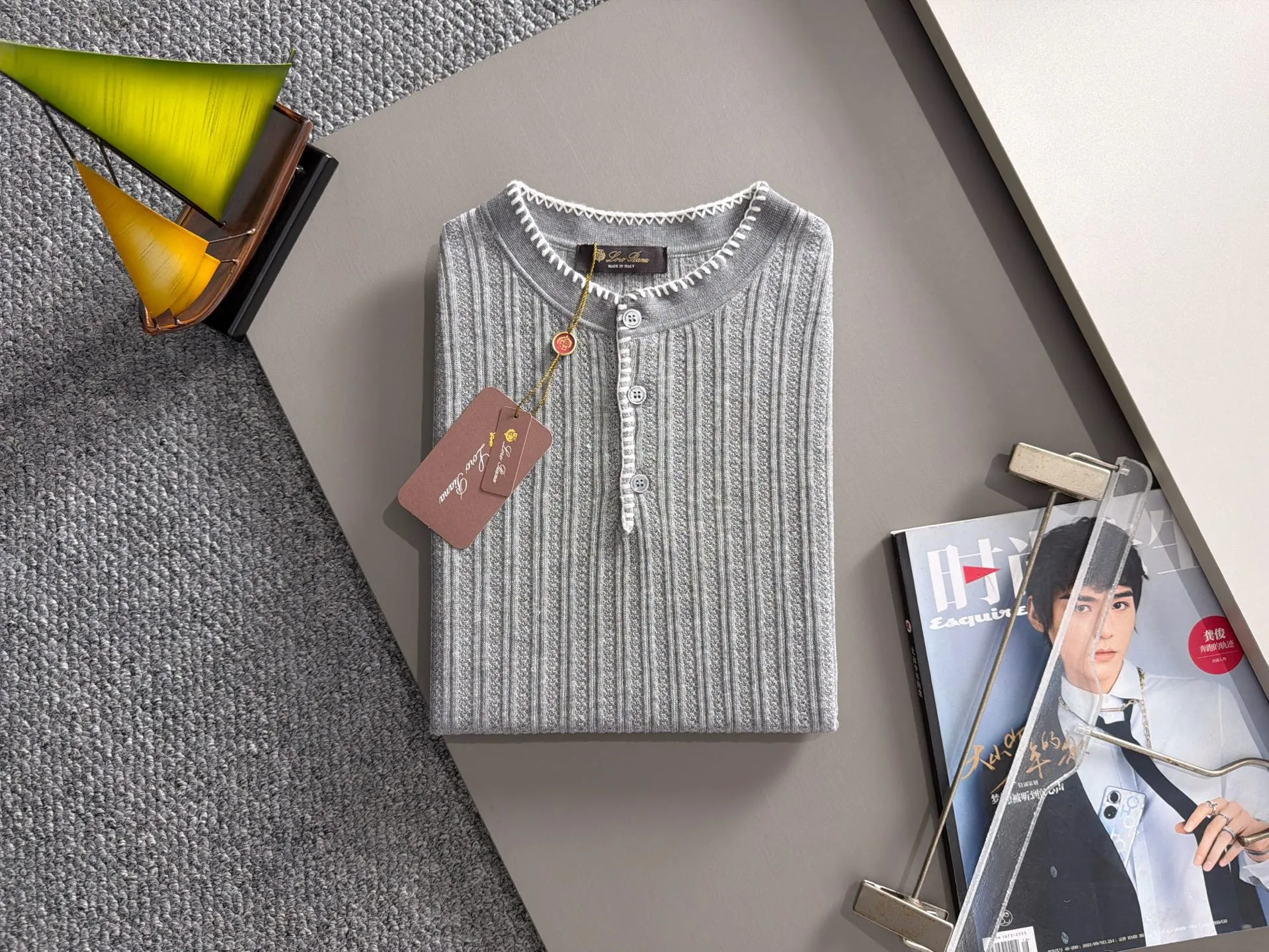 LP high quality Loro Piana 26ss New Arrival men's short-sleeved T-shirt. Made of combed cotton yarn knitted cotton fabric, no pressure when entering and exiting the counter. Exclusive control of raw materials. It feels substantial when weighed, and the upper body is more textured than ordinary T-shirts. This texture can handle the weather easily and is suitable for both hot and cold! Loose fit design, looks noble. The only correct version is available Size: M to 4XL